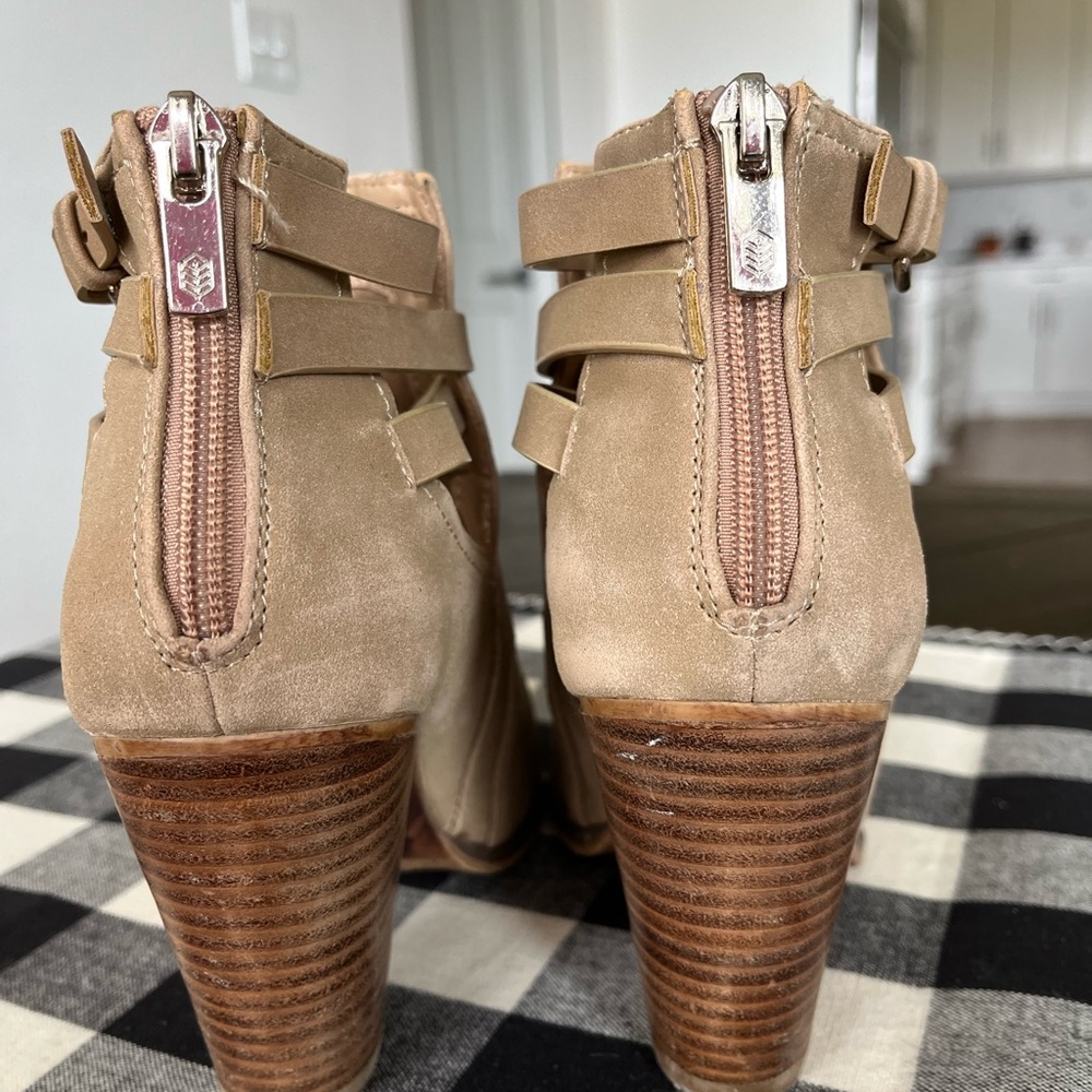 Call It Spring size 5 nude beige booties - Picture 2 of 4